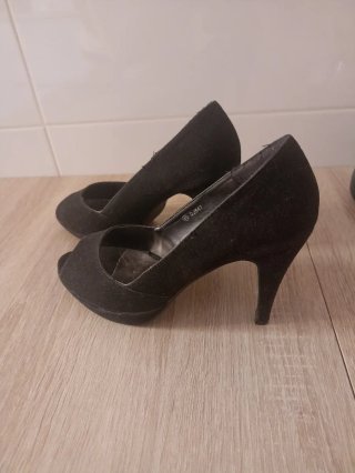 Zapatos de tacón fino negros
