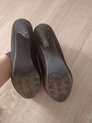 Zapatos de tacón fino negros