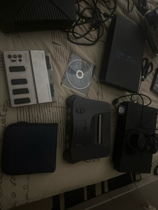 Lote de consolas mais jogos