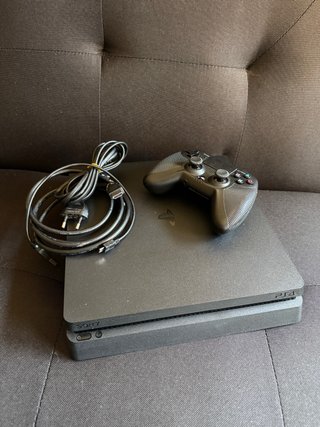 Consola PS4 Slim Negra + Mando