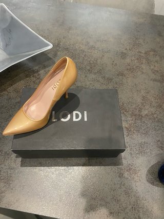 Tacones LODI dorados