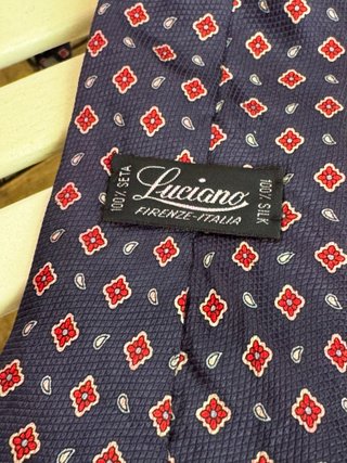 Corbata de seda azul y roja