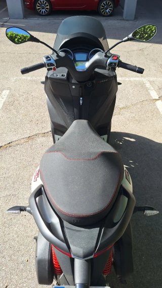 Scooter 3 ruedas Piaggio MP3 25,8 cv carne coche