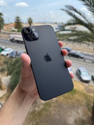 iPhone 15 Plus - 93% Batería