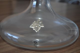 Decantador de vino cristal con adorno dorado