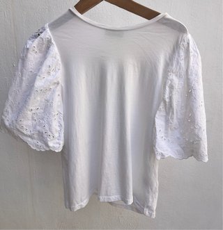Camiseta blanca manga bordada Talla L