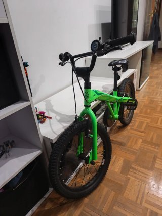 Bicicleta infantil verde