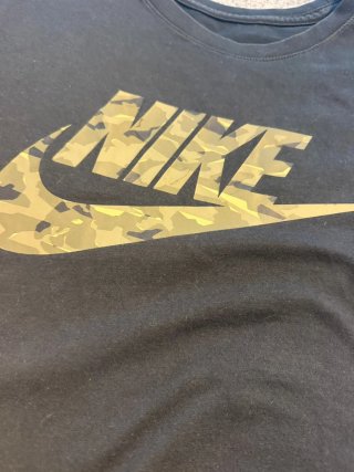 Camiseta Nike Logo Camuflaje Negra Talla M
