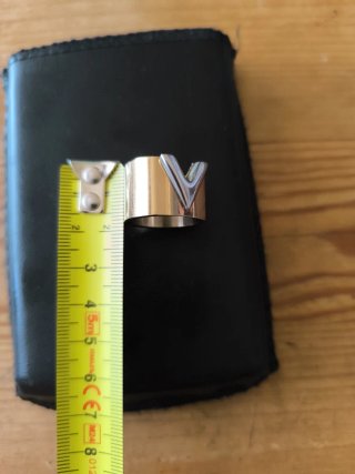 Anillo Louis Vuitton V color Oro y Plata