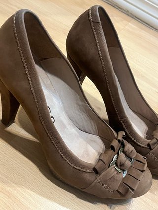 Zapatos de tacón Unisa marrones