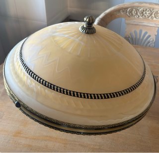 Lámpara de mesa vintage dorada y beige