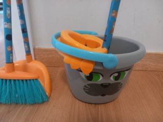 Escoba, recogedor y cubo infantil
