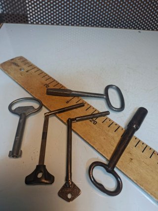 Set di 7 chiavi antiche speciali