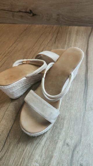 Sandalias cuña esparto beige