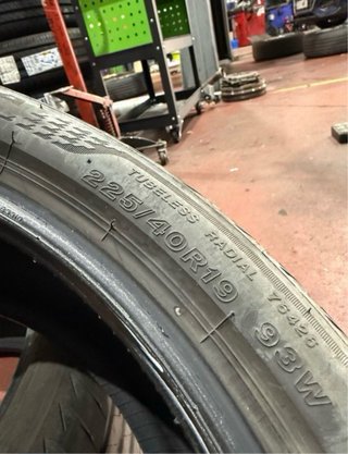 Neumáticos Bridgestone 225/40/19 93W
