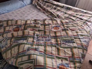 Edredón y cortinas estampado sellos