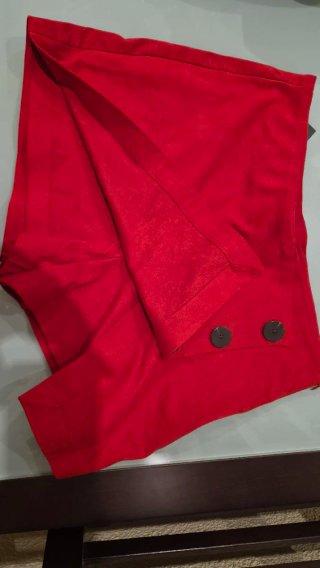Falda short rojo con botones