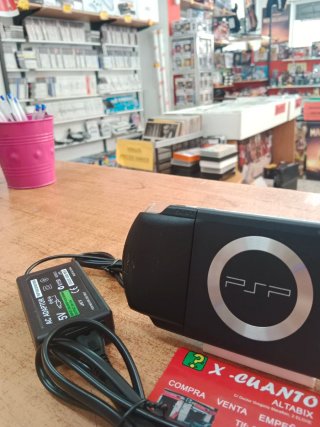 CONSOLA SONY PSP 1004 CON CARGADOR