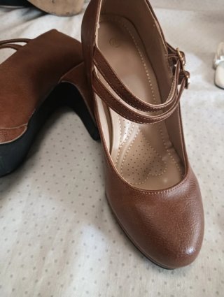 Zapatos de tacón marrones
