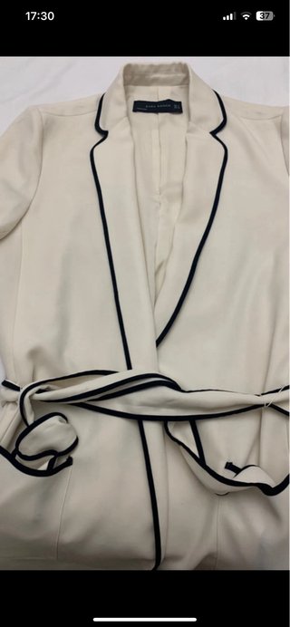 Blazer Zara con cinturón Talla S