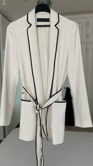 Blazer Zara con cinturón Talla S