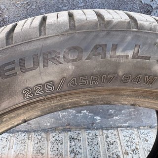 Neumáticos 225/45 casi nuevos (4 unidades)