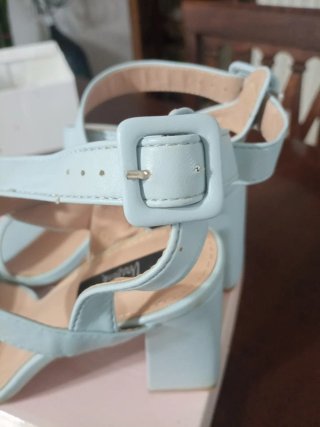 Sandali con tacco azzurri