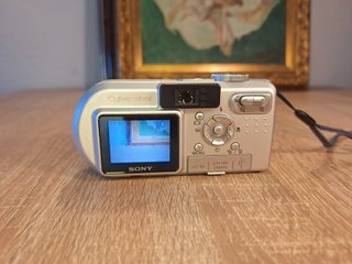 Sony Cyber-shot DSC-P8 Cámara Digital 3.2MP Plata