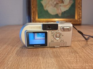 Sony Cyber-shot DSC-P8 Cámara Digital 3.2MP Plata