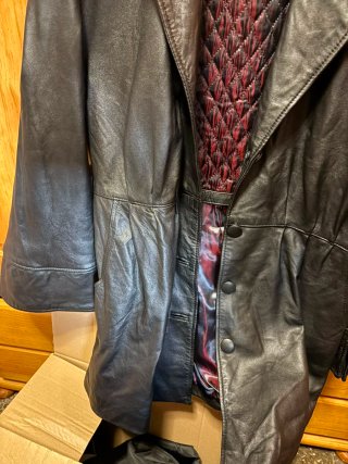 Chaqueta larga de piel negra