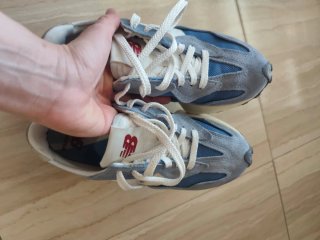 New Balance 327 Azul y Beige