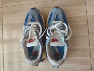 New Balance 327 Azul y Beige