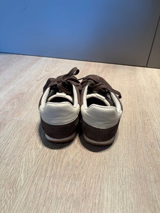 Zapatillas Stradivarius troqueladas marrones