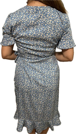 Vestido floral azul y blanco