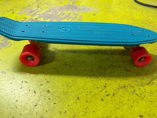Skate Oxelo Mini Azul con Ruedas Rojas