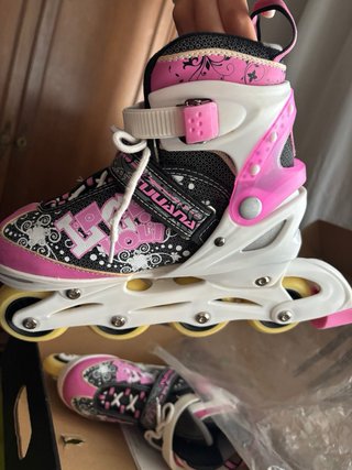 Patines en línea rosas y blancos