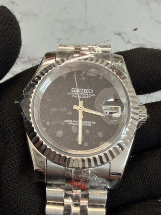 Seiko Mod Date Just Negro y Plateado