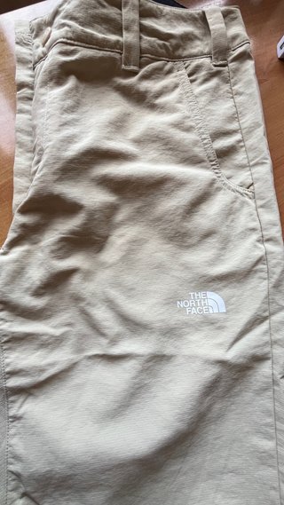 Pantalón The North Face mujer con etiqueta