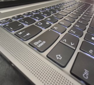 Lenovo Oled Ryzen 5 512/16Gb Tarjeta Video 2Gb