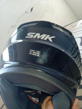 Casco de moto SMK negro visera iridiscente