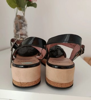 Sandalias Wonders Mujer Negro y Plata