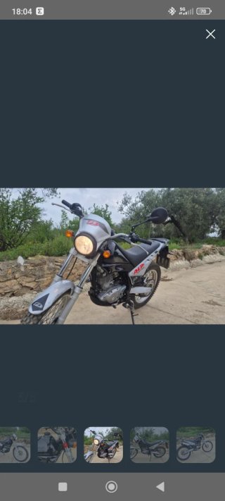 Moto Enduro Negra y Plata