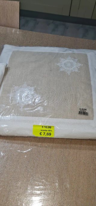 Cuscini decorativi beige e bianchi,4 pezzi