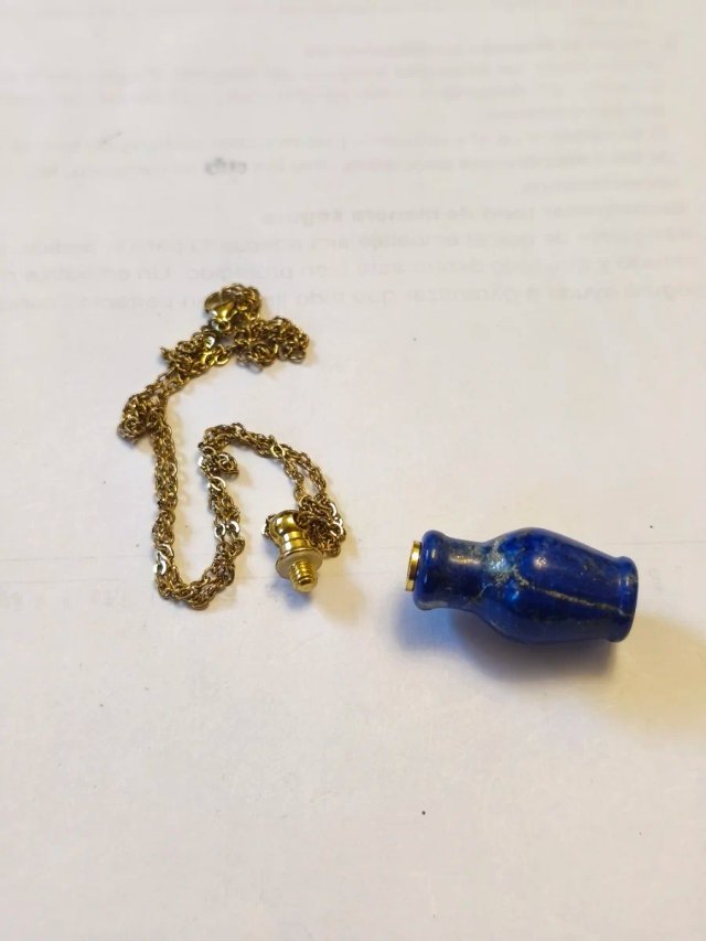 Catena e ciondolo profumatore minerale in miniatura