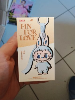 POP MART Blind Box Pin for Love sigillata