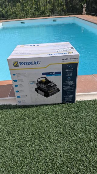 Robot de piscina pixel op32).