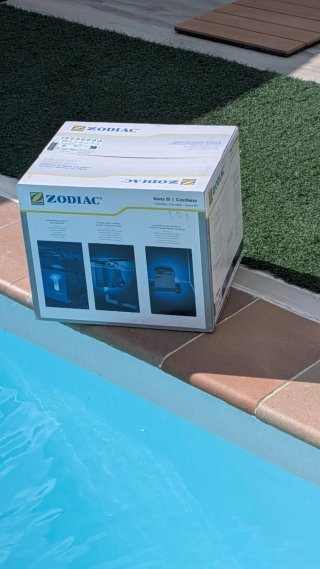 Robot de piscina pixel op32).
