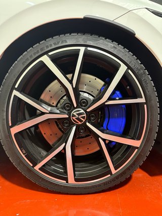 Volkswagen Golf R 8 Akrapovic