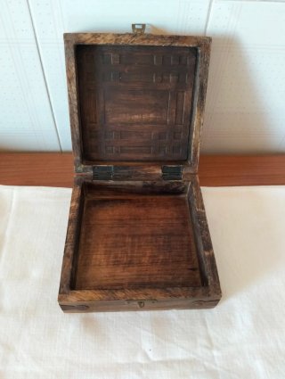 Scatola legno e ceramica con tulipani