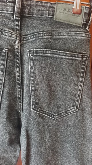 Pantalón pitillo negro vaquero